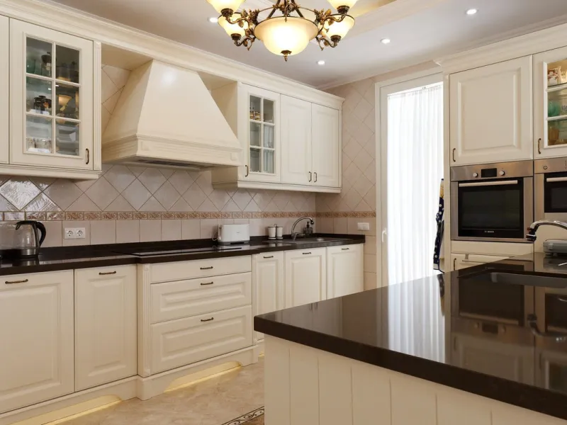 Set in the exclusive residential area of El Rosario, this stunning villa offers a perfect blend of elegance, comfort, and breathtaking views. With a spacious layout and refined design, the home provides the ideal setting for a luxurious Mediterranean life
