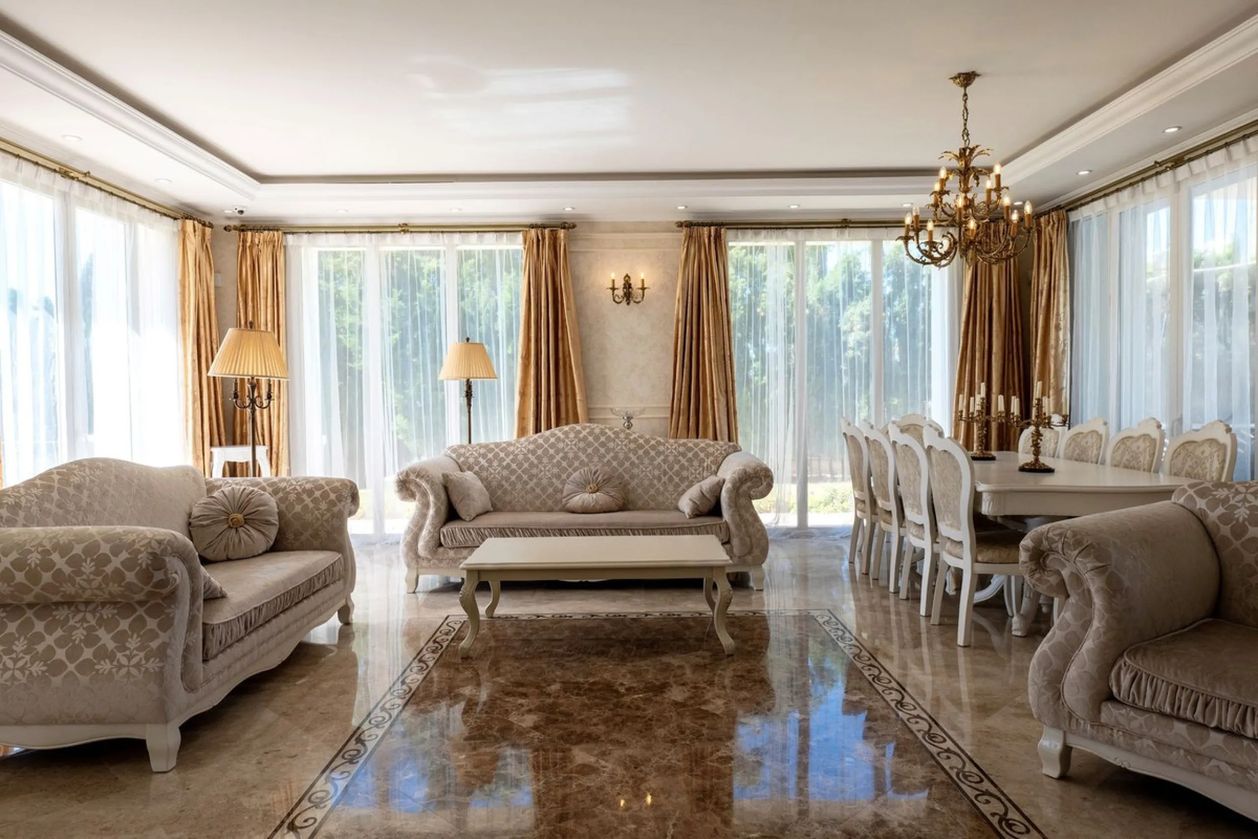 Set in the exclusive residential area of El Rosario, this stunning villa offers a perfect blend of elegance, comfort, and breathtaking views. With a spacious layout and refined design, the home provides the ideal setting for a luxurious Mediterranean life