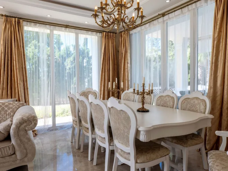 Set in the exclusive residential area of El Rosario, this stunning villa offers a perfect blend of elegance, comfort, and breathtaking views. With a spacious layout and refined design, the home provides the ideal setting for a luxurious Mediterranean life