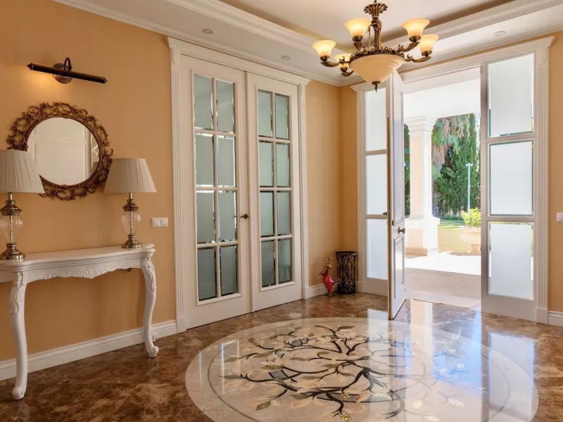Set in the exclusive residential area of El Rosario, this stunning villa offers a perfect blend of elegance, comfort, and breathtaking views. With a spacious layout and refined design, the home provides the ideal setting for a luxurious Mediterranean life