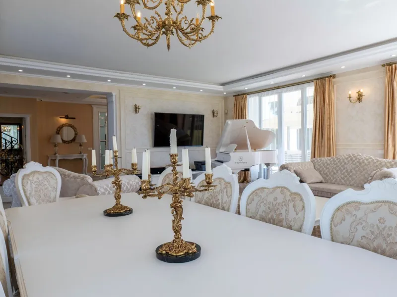 Set in the exclusive residential area of El Rosario, this stunning villa offers a perfect blend of elegance, comfort, and breathtaking views. With a spacious layout and refined design, the home provides the ideal setting for a luxurious Mediterranean life