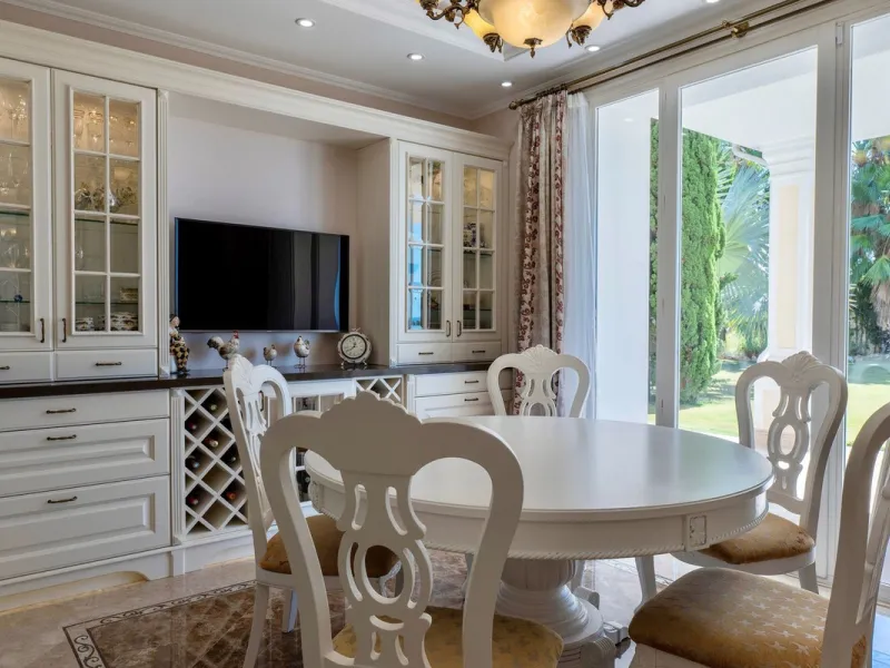 Set in the exclusive residential area of El Rosario, this stunning villa offers a perfect blend of elegance, comfort, and breathtaking views. With a spacious layout and refined design, the home provides the ideal setting for a luxurious Mediterranean life