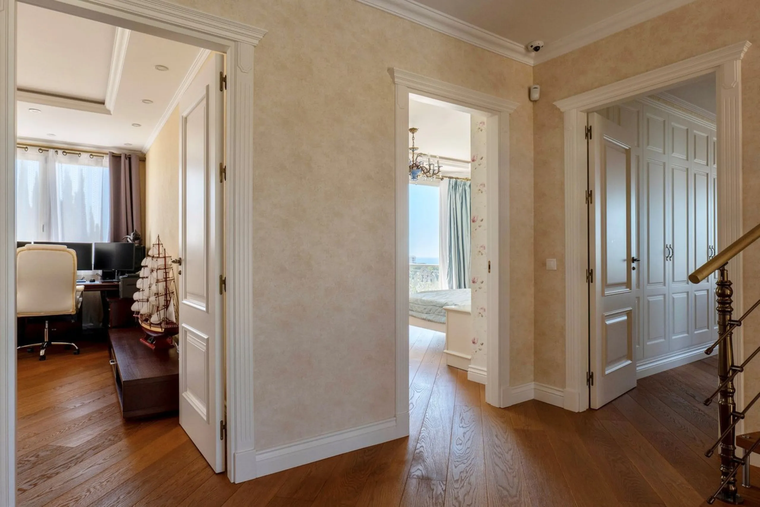 Set in the exclusive residential area of El Rosario, this stunning villa offers a perfect blend of elegance, comfort, and breathtaking views. With a spacious layout and refined design, the home provides the ideal setting for a luxurious Mediterranean life