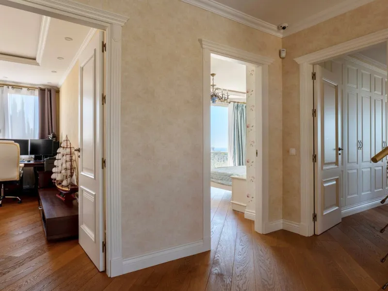 Set in the exclusive residential area of El Rosario, this stunning villa offers a perfect blend of elegance, comfort, and breathtaking views. With a spacious layout and refined design, the home provides the ideal setting for a luxurious Mediterranean life