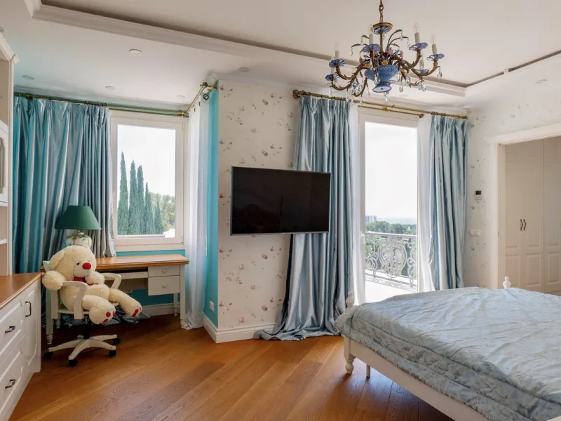 Set in the exclusive residential area of El Rosario, this stunning villa offers a perfect blend of elegance, comfort, and breathtaking views. With a spacious layout and refined design, the home provides the ideal setting for a luxurious Mediterranean life