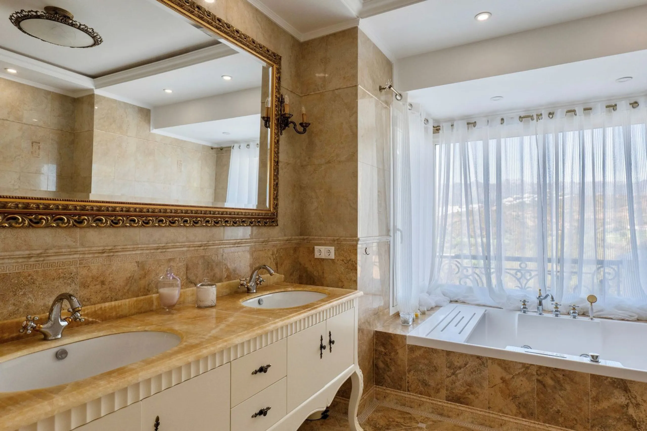 Set in the exclusive residential area of El Rosario, this stunning villa offers a perfect blend of elegance, comfort, and breathtaking views. With a spacious layout and refined design, the home provides the ideal setting for a luxurious Mediterranean life