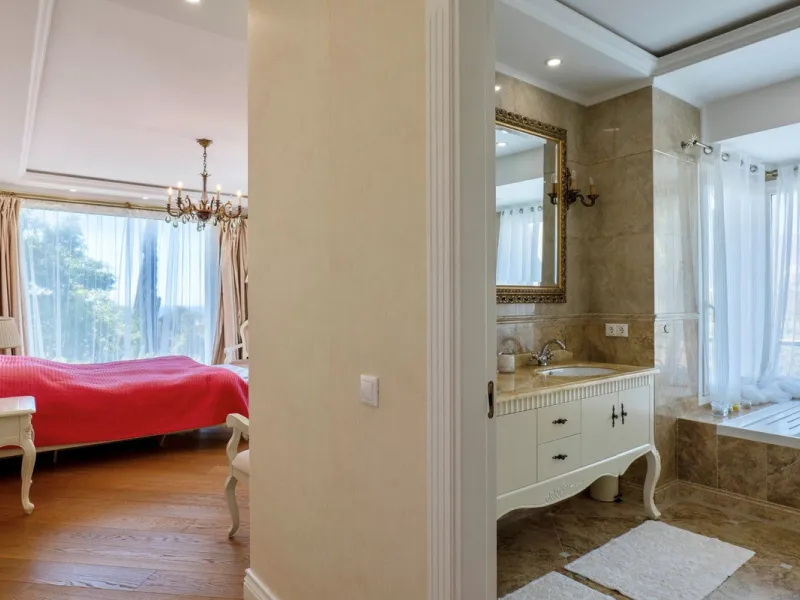 Set in the exclusive residential area of El Rosario, this stunning villa offers a perfect blend of elegance, comfort, and breathtaking views. With a spacious layout and refined design, the home provides the ideal setting for a luxurious Mediterranean life