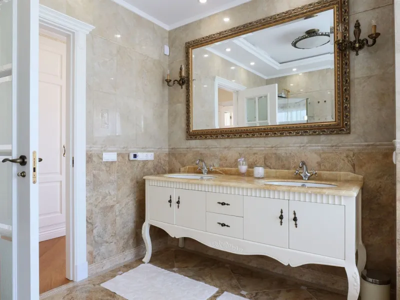 Set in the exclusive residential area of El Rosario, this stunning villa offers a perfect blend of elegance, comfort, and breathtaking views. With a spacious layout and refined design, the home provides the ideal setting for a luxurious Mediterranean life