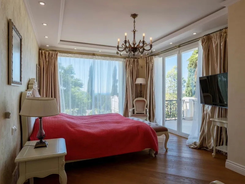 Set in the exclusive residential area of El Rosario, this stunning villa offers a perfect blend of elegance, comfort, and breathtaking views. With a spacious layout and refined design, the home provides the ideal setting for a luxurious Mediterranean life