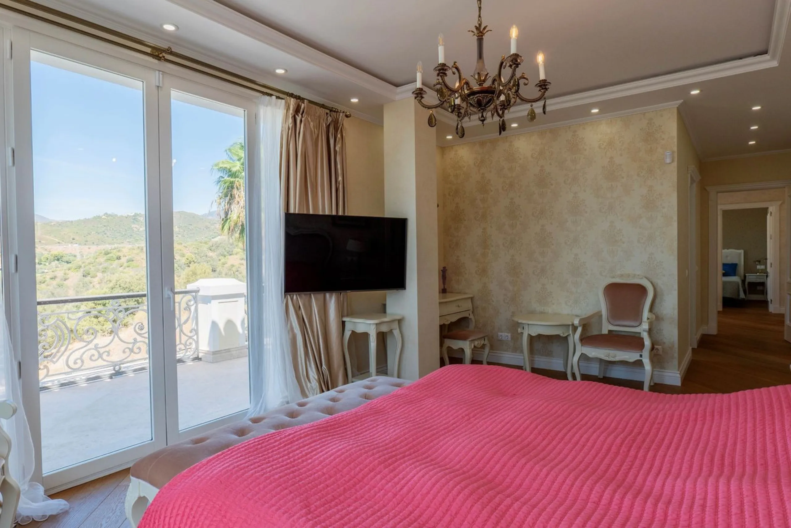 Set in the exclusive residential area of El Rosario, this stunning villa offers a perfect blend of elegance, comfort, and breathtaking views. With a spacious layout and refined design, the home provides the ideal setting for a luxurious Mediterranean life