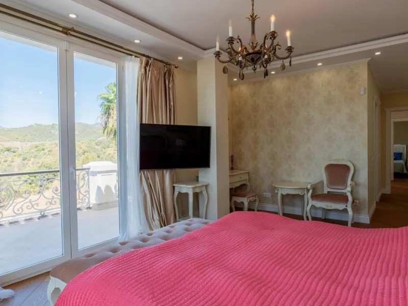 Set in the exclusive residential area of El Rosario, this stunning villa offers a perfect blend of elegance, comfort, and breathtaking views. With a spacious layout and refined design, the home provides the ideal setting for a luxurious Mediterranean life