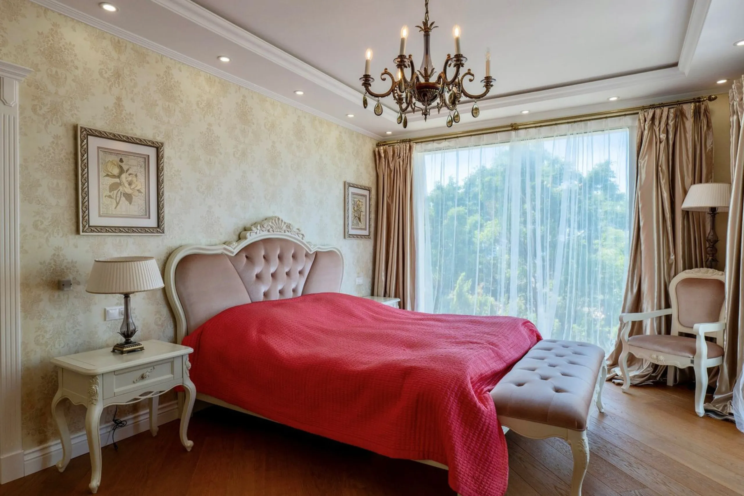 Set in the exclusive residential area of El Rosario, this stunning villa offers a perfect blend of elegance, comfort, and breathtaking views. With a spacious layout and refined design, the home provides the ideal setting for a luxurious Mediterranean life