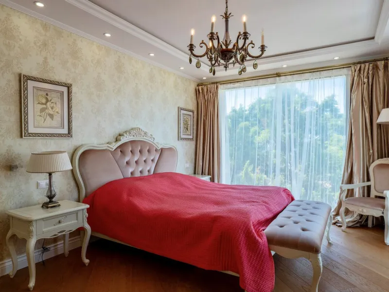 Set in the exclusive residential area of El Rosario, this stunning villa offers a perfect blend of elegance, comfort, and breathtaking views. With a spacious layout and refined design, the home provides the ideal setting for a luxurious Mediterranean life