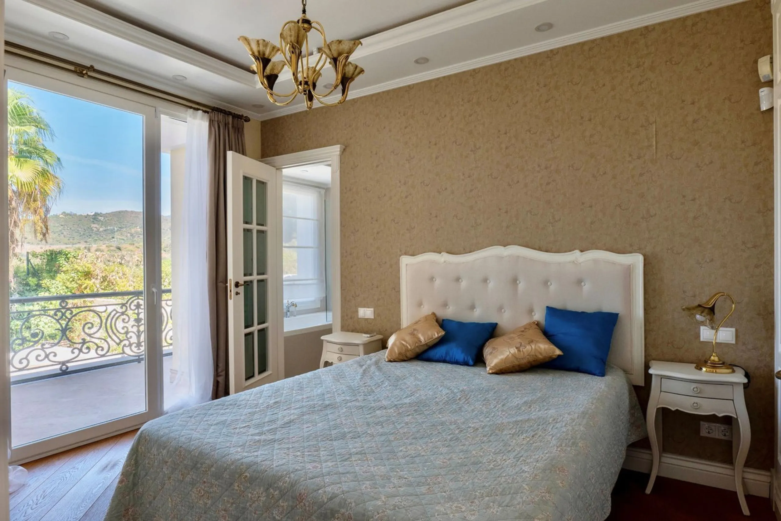 Set in the exclusive residential area of El Rosario, this stunning villa offers a perfect blend of elegance, comfort, and breathtaking views. With a spacious layout and refined design, the home provides the ideal setting for a luxurious Mediterranean life