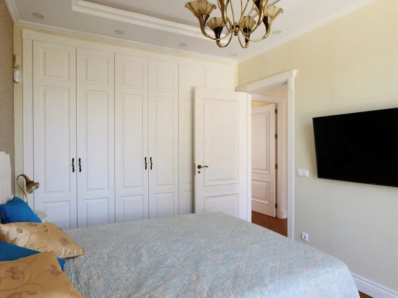 Set in the exclusive residential area of El Rosario, this stunning villa offers a perfect blend of elegance, comfort, and breathtaking views. With a spacious layout and refined design, the home provides the ideal setting for a luxurious Mediterranean life