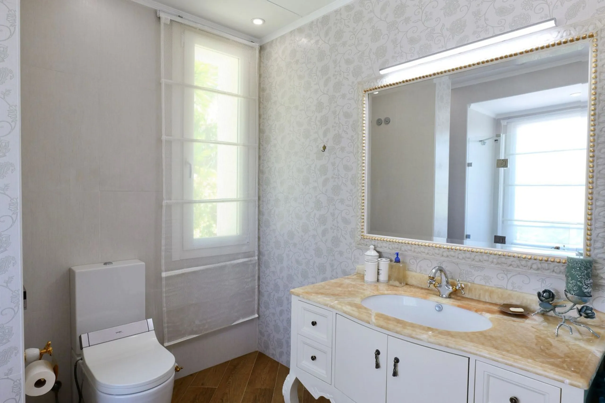Set in the exclusive residential area of El Rosario, this stunning villa offers a perfect blend of elegance, comfort, and breathtaking views. With a spacious layout and refined design, the home provides the ideal setting for a luxurious Mediterranean life