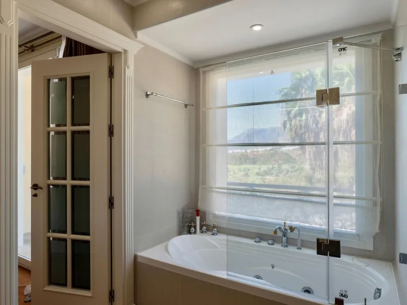Set in the exclusive residential area of El Rosario, this stunning villa offers a perfect blend of elegance, comfort, and breathtaking views. With a spacious layout and refined design, the home provides the ideal setting for a luxurious Mediterranean life