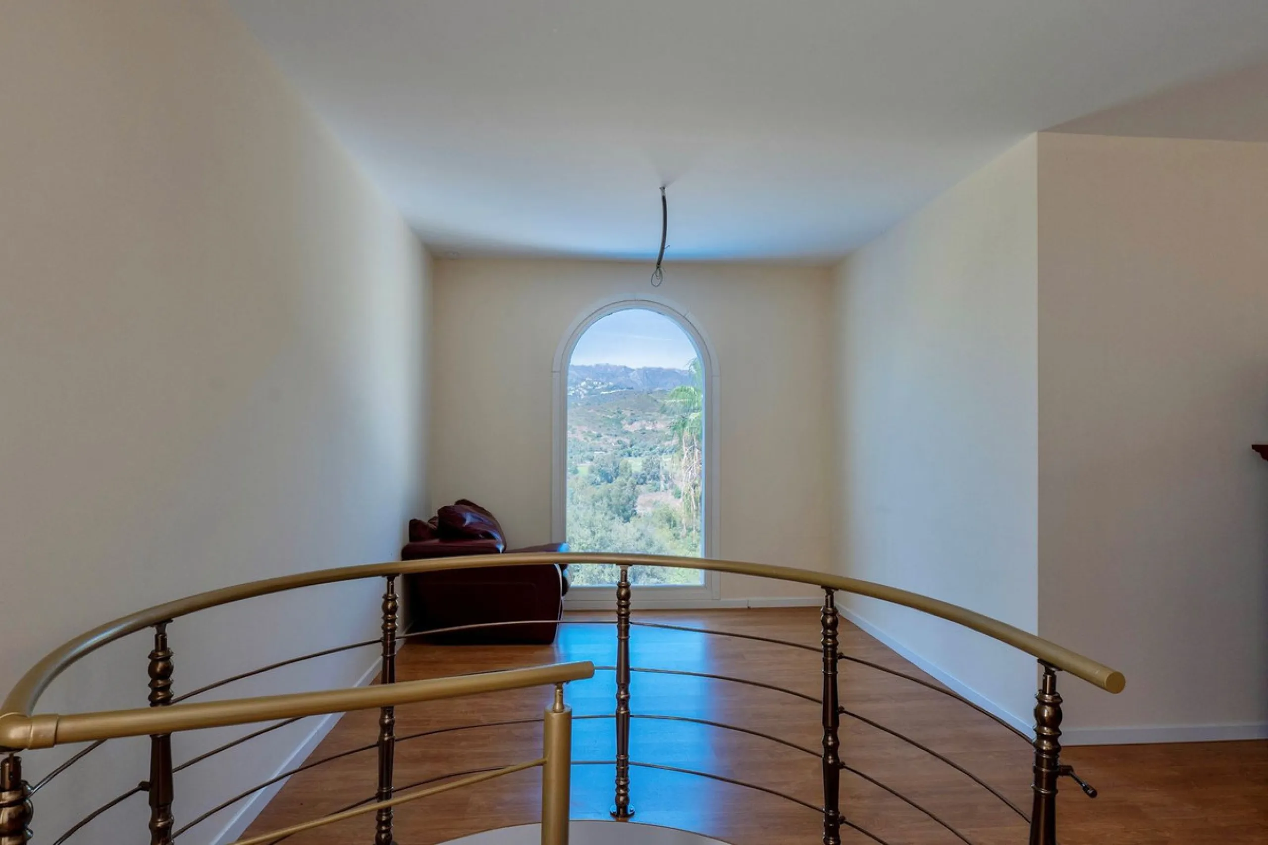 Set in the exclusive residential area of El Rosario, this stunning villa offers a perfect blend of elegance, comfort, and breathtaking views. With a spacious layout and refined design, the home provides the ideal setting for a luxurious Mediterranean life