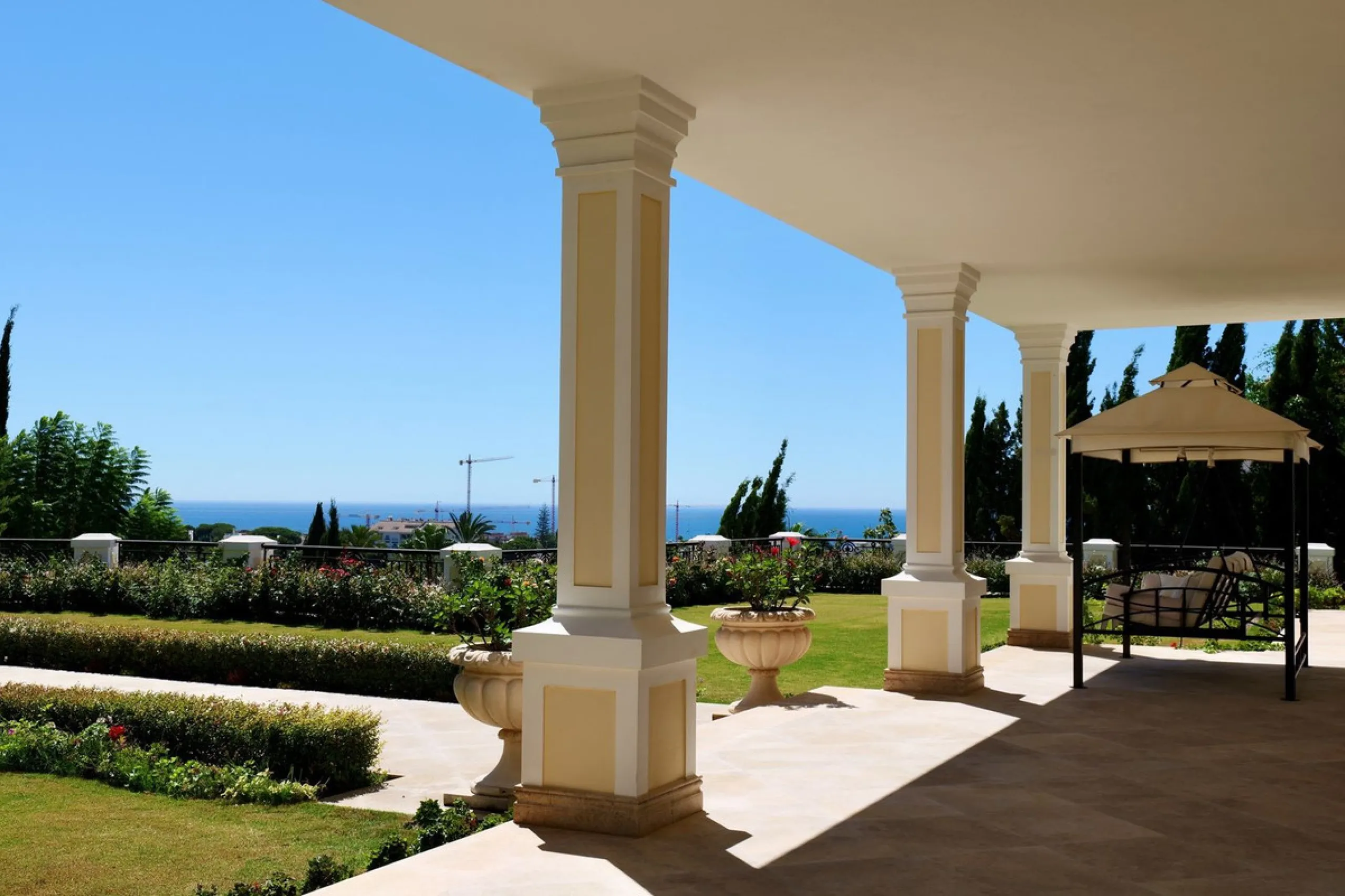 Set in the exclusive residential area of El Rosario, this stunning villa offers a perfect blend of elegance, comfort, and breathtaking views. With a spacious layout and refined design, the home provides the ideal setting for a luxurious Mediterranean life
