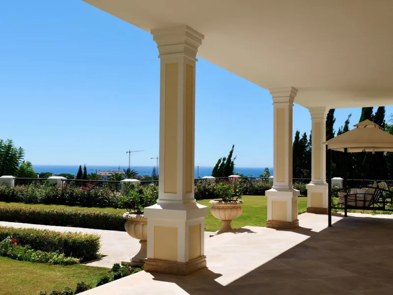 Set in the exclusive residential area of El Rosario, this stunning villa offers a perfect blend of elegance, comfort, and breathtaking views. With a spacious layout and refined design, the home provides the ideal setting for a luxurious Mediterranean life
