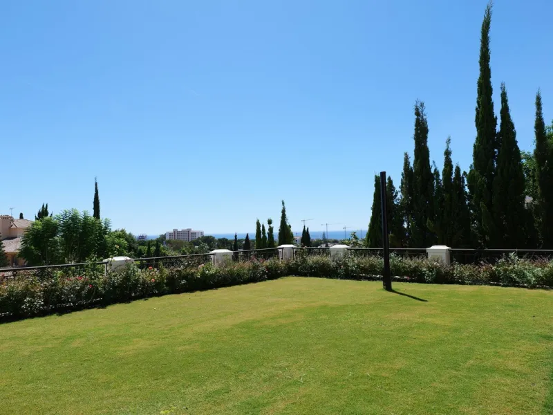 Set in the exclusive residential area of El Rosario, this stunning villa offers a perfect blend of elegance, comfort, and breathtaking views. With a spacious layout and refined design, the home provides the ideal setting for a luxurious Mediterranean life
