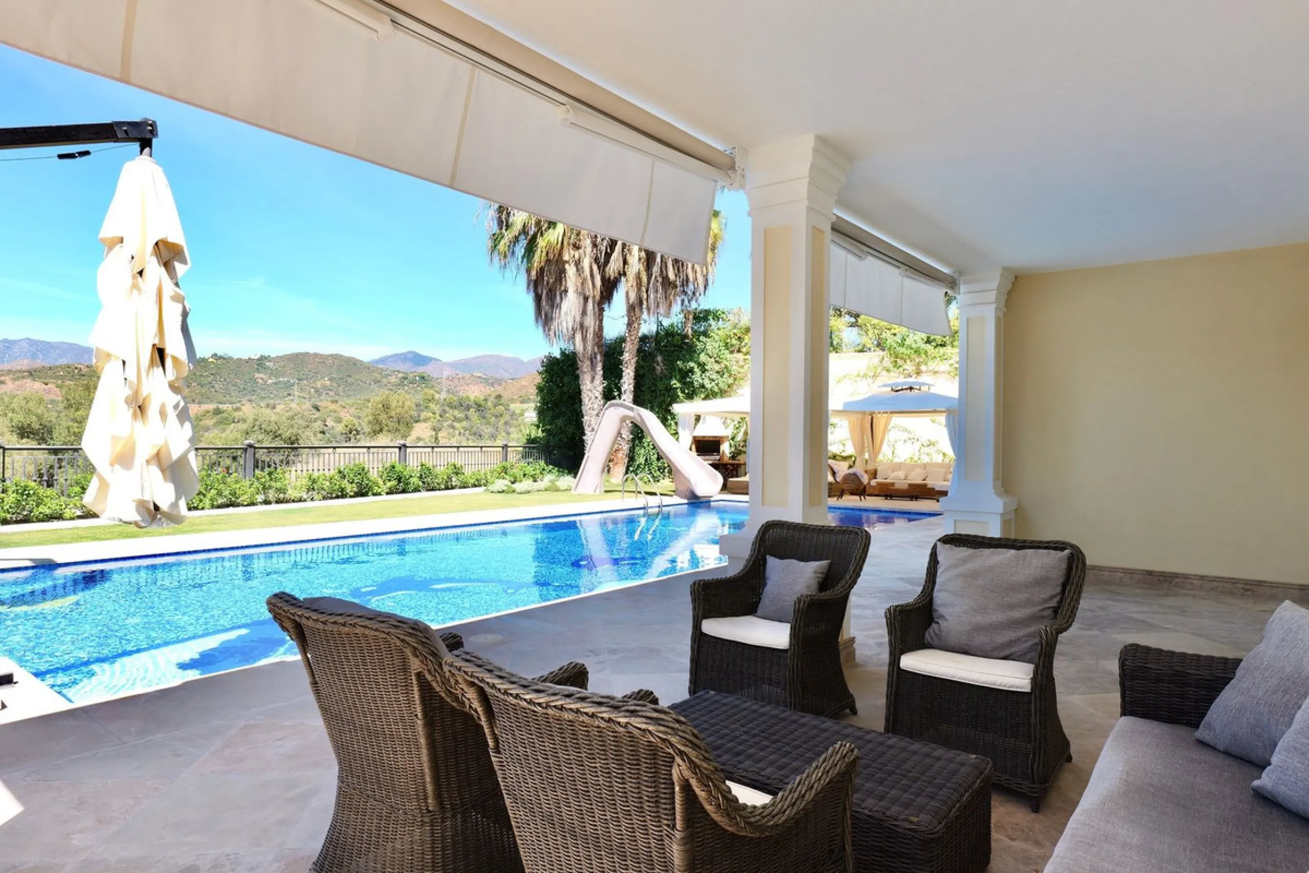 Set in the exclusive residential area of El Rosario, this stunning villa offers a perfect blend of elegance, comfort, and breathtaking views. With a spacious layout and refined design, the home provides the ideal setting for a luxurious Mediterranean life