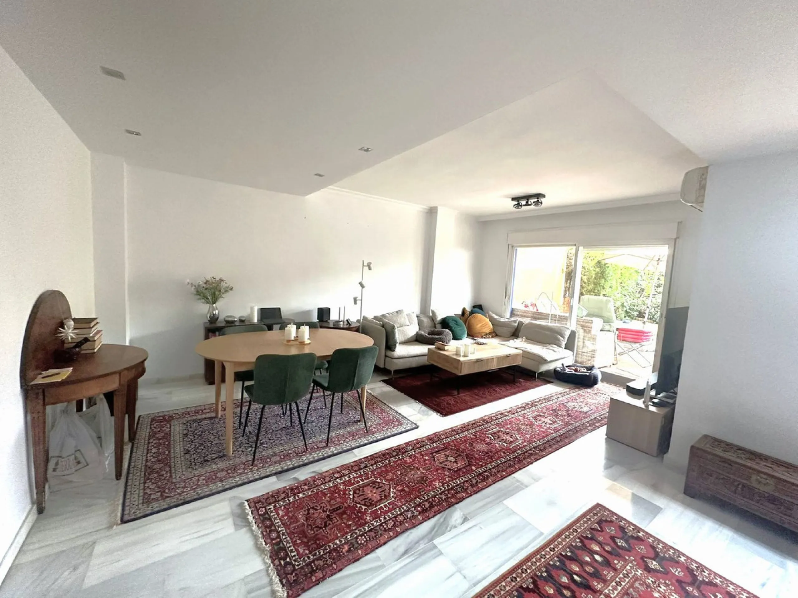 Perfect investment in Puerto Banús, close to the beach and surrounded by all kinds of amenities.