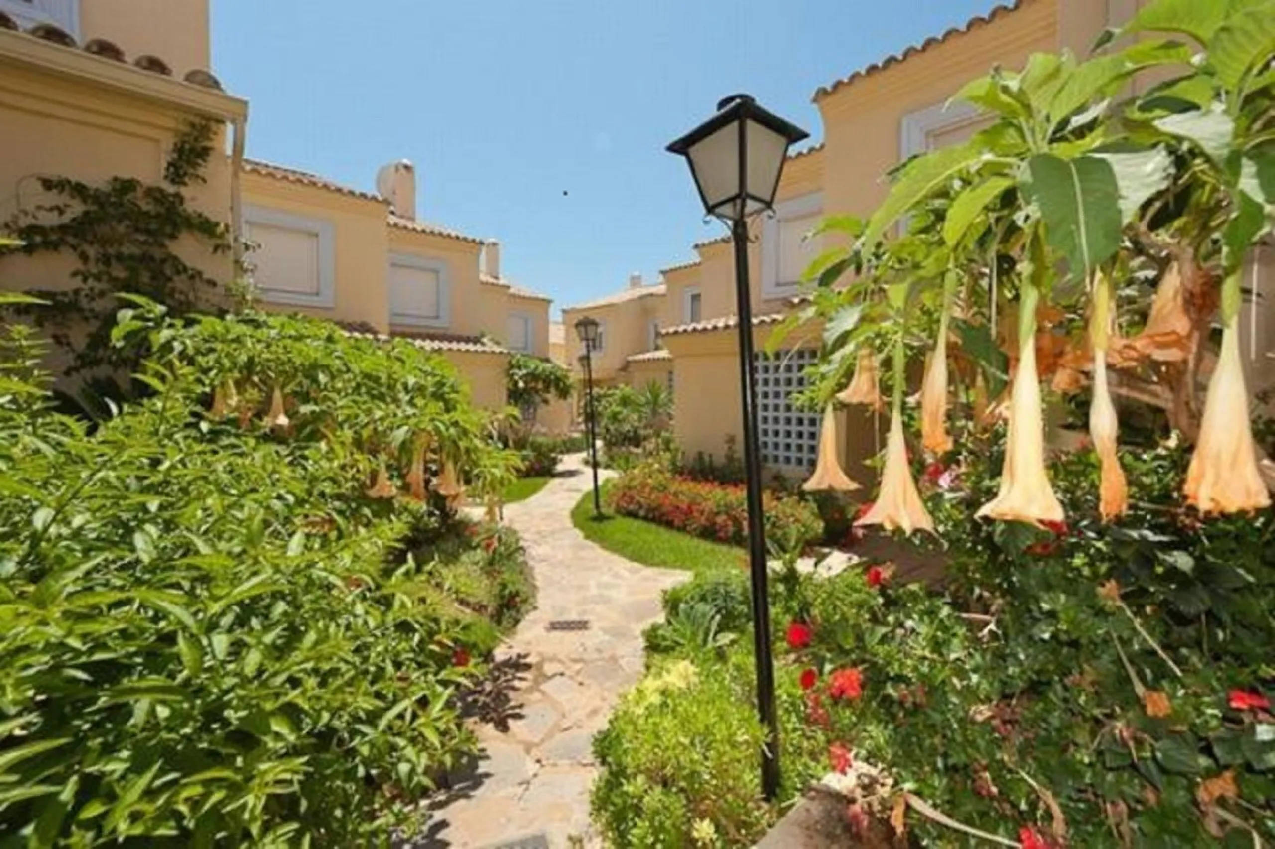 Perfect investment in Puerto Banús, close to the beach and surrounded by all kinds of amenities.