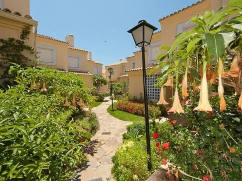 Perfect investment in Puerto Banús, close to the beach and surrounded by all kinds of amenities.