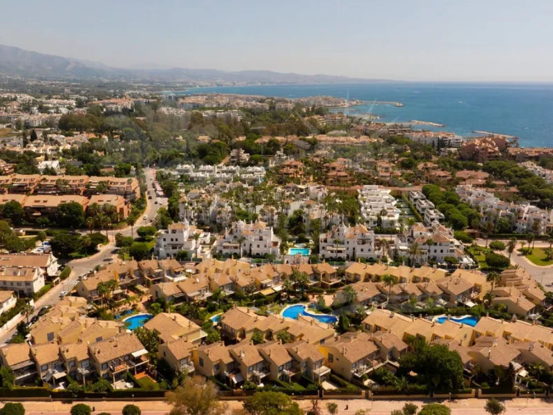 Perfect investment in Puerto Banús, close to the beach and surrounded by all kinds of amenities.