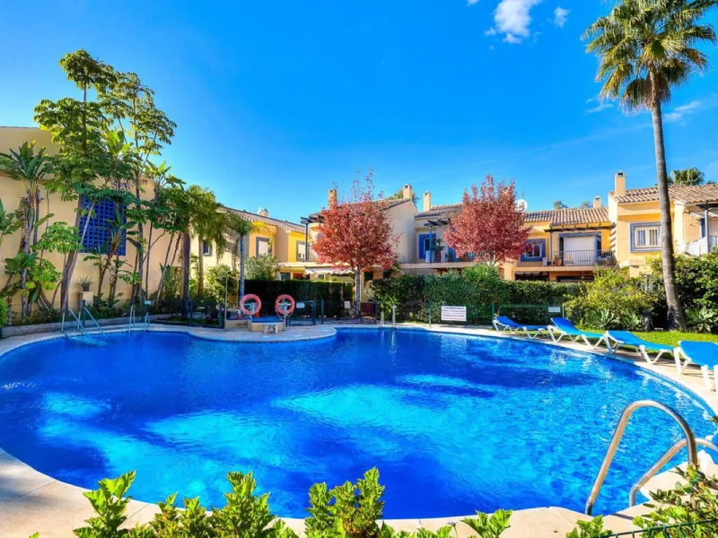 Perfect investment in Puerto Banús, close to the beach and surrounded by all kinds of amenities.