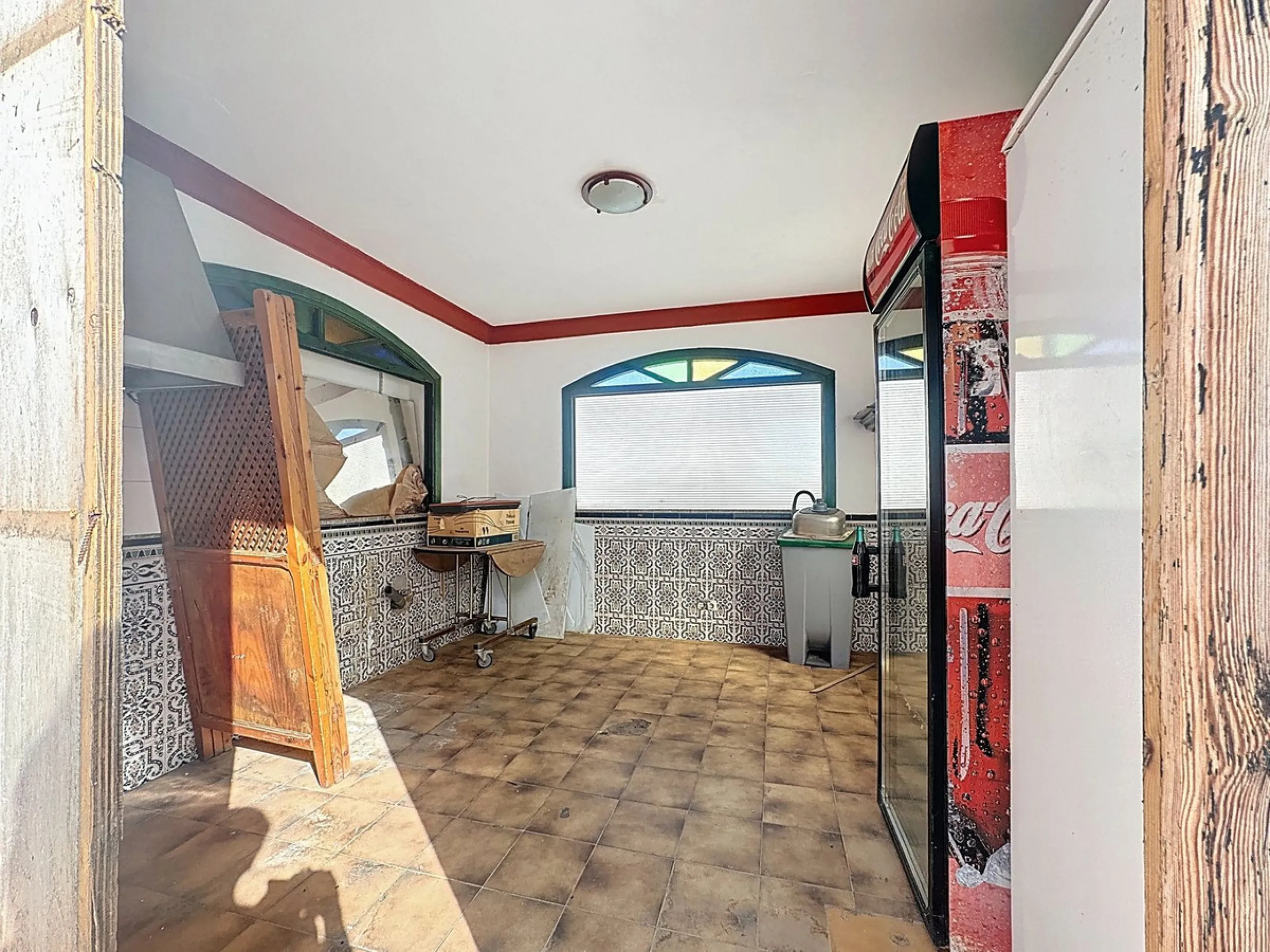 Estaurant with large terrace, active license and prime location