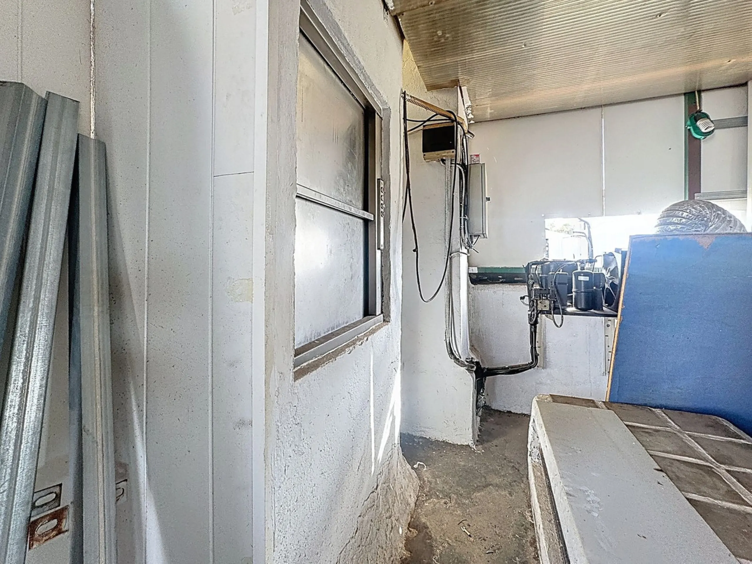 Estaurant with large terrace, active license and prime location