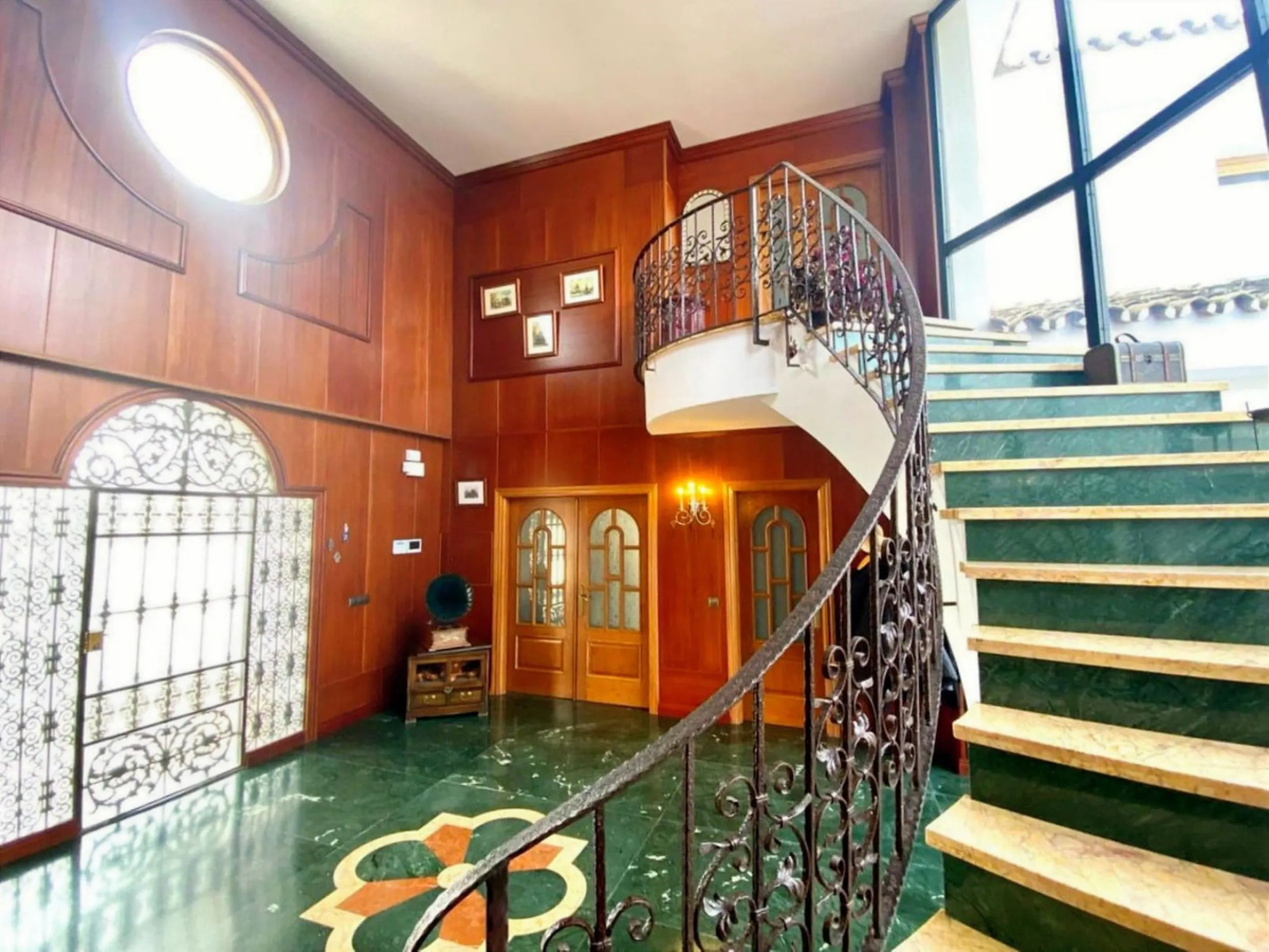 Exclusive Villa with Panoramic Views in Benalmádena
