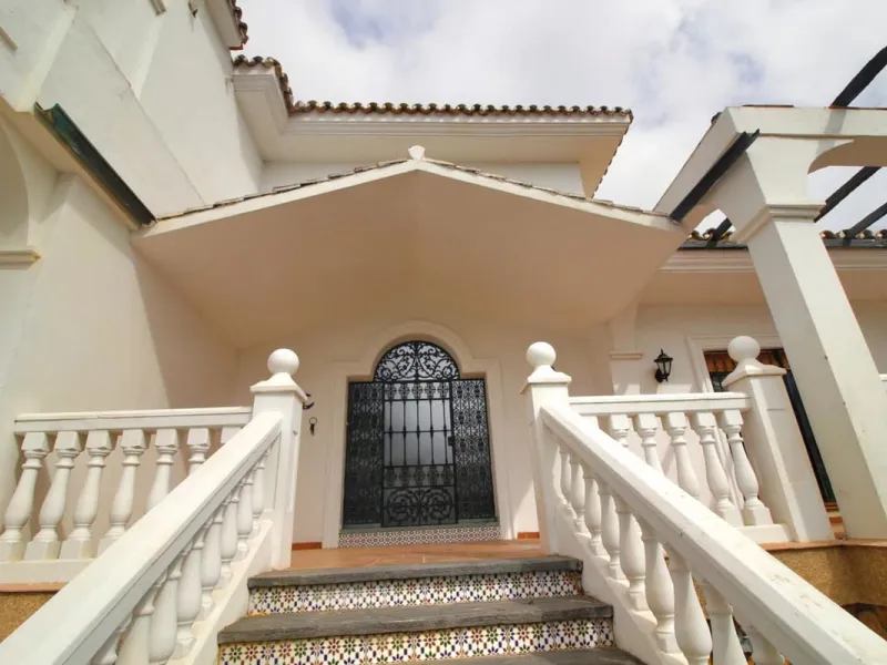 Exclusive Villa with Panoramic Views in Benalmádena