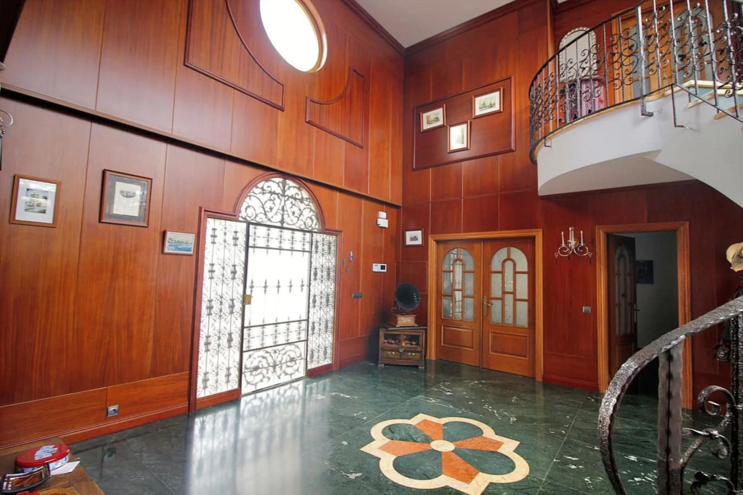 Exclusive Villa with Panoramic Views in Benalmádena