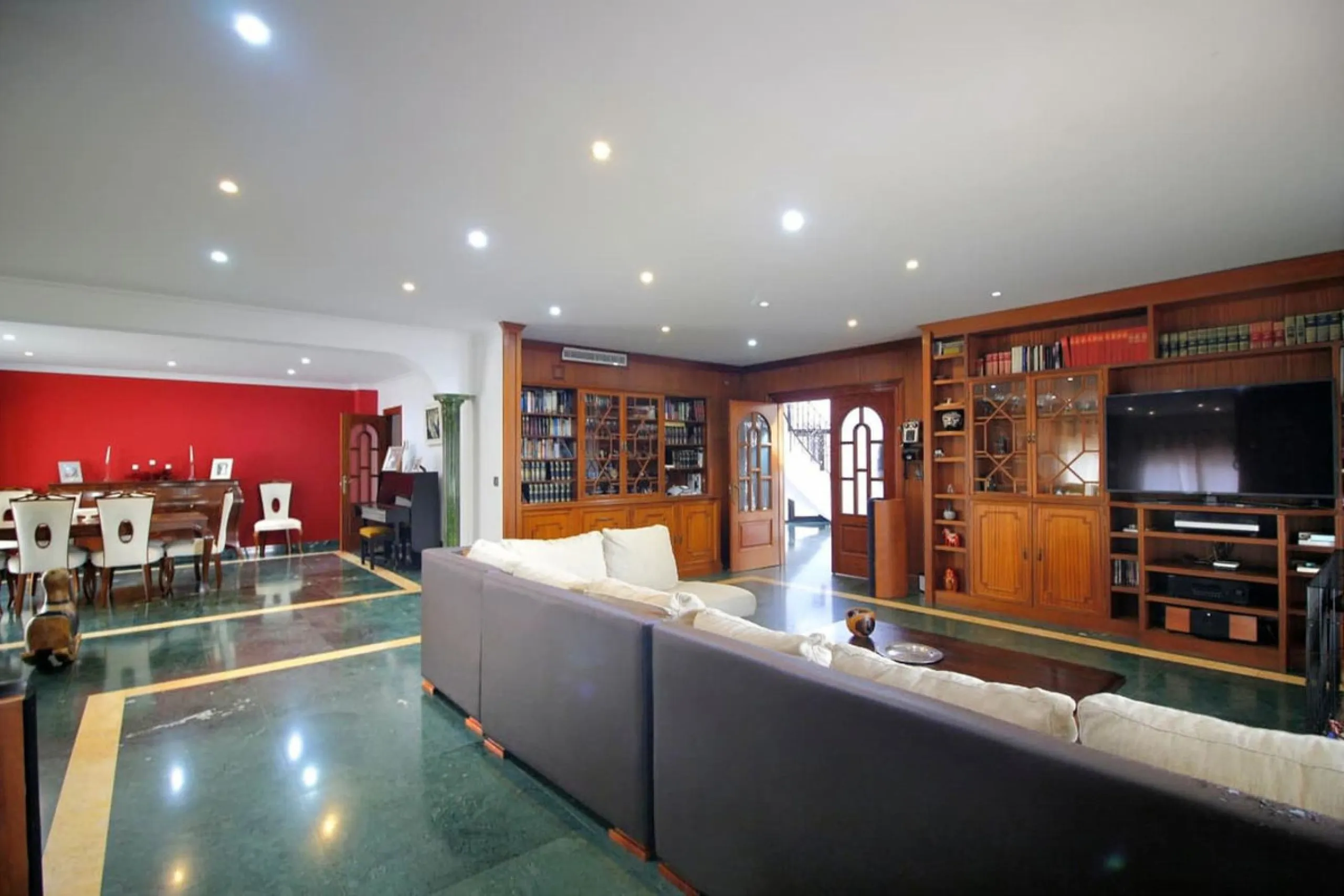 Exclusive Villa with Panoramic Views in Benalmádena