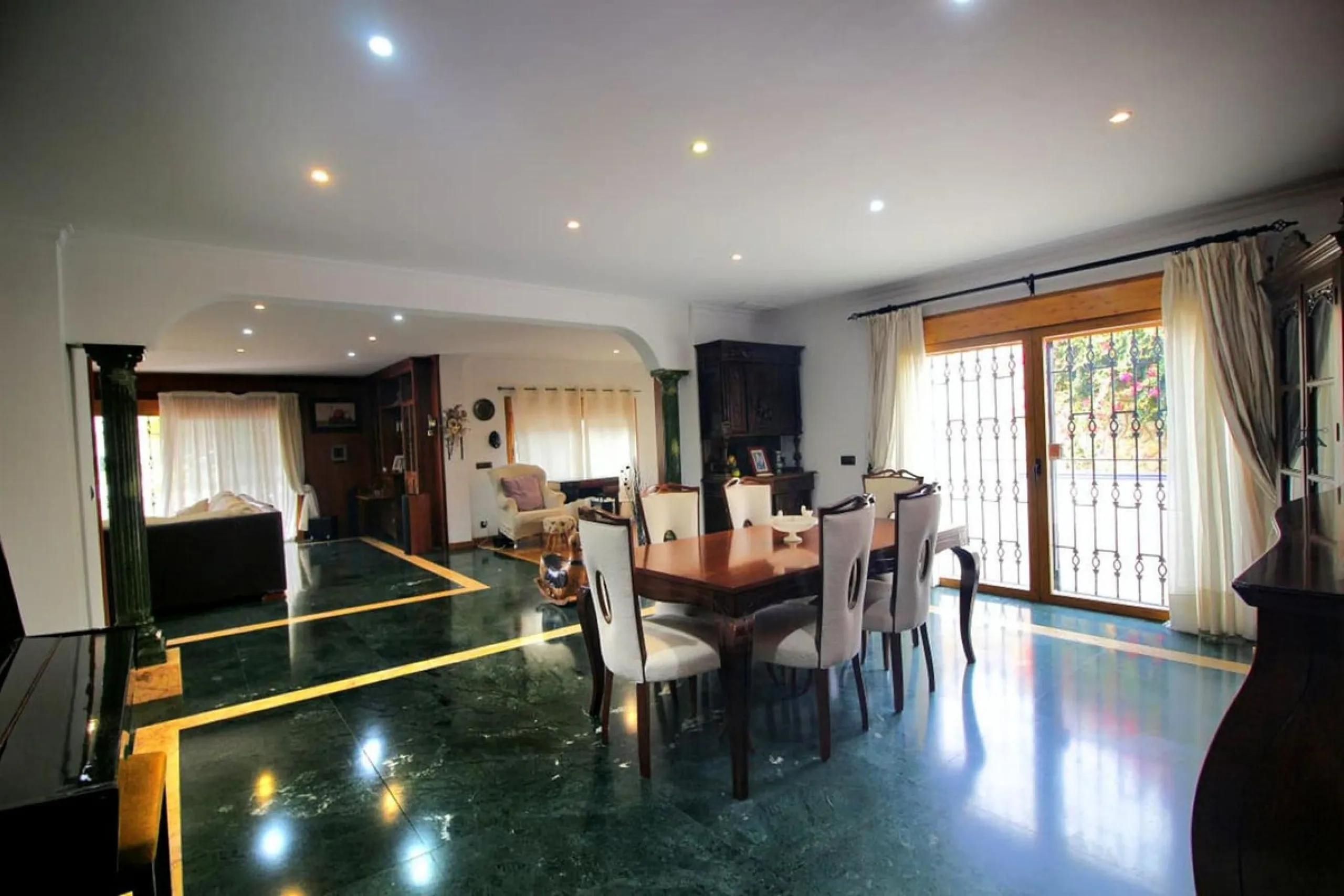 Exclusive Villa with Panoramic Views in Benalmádena