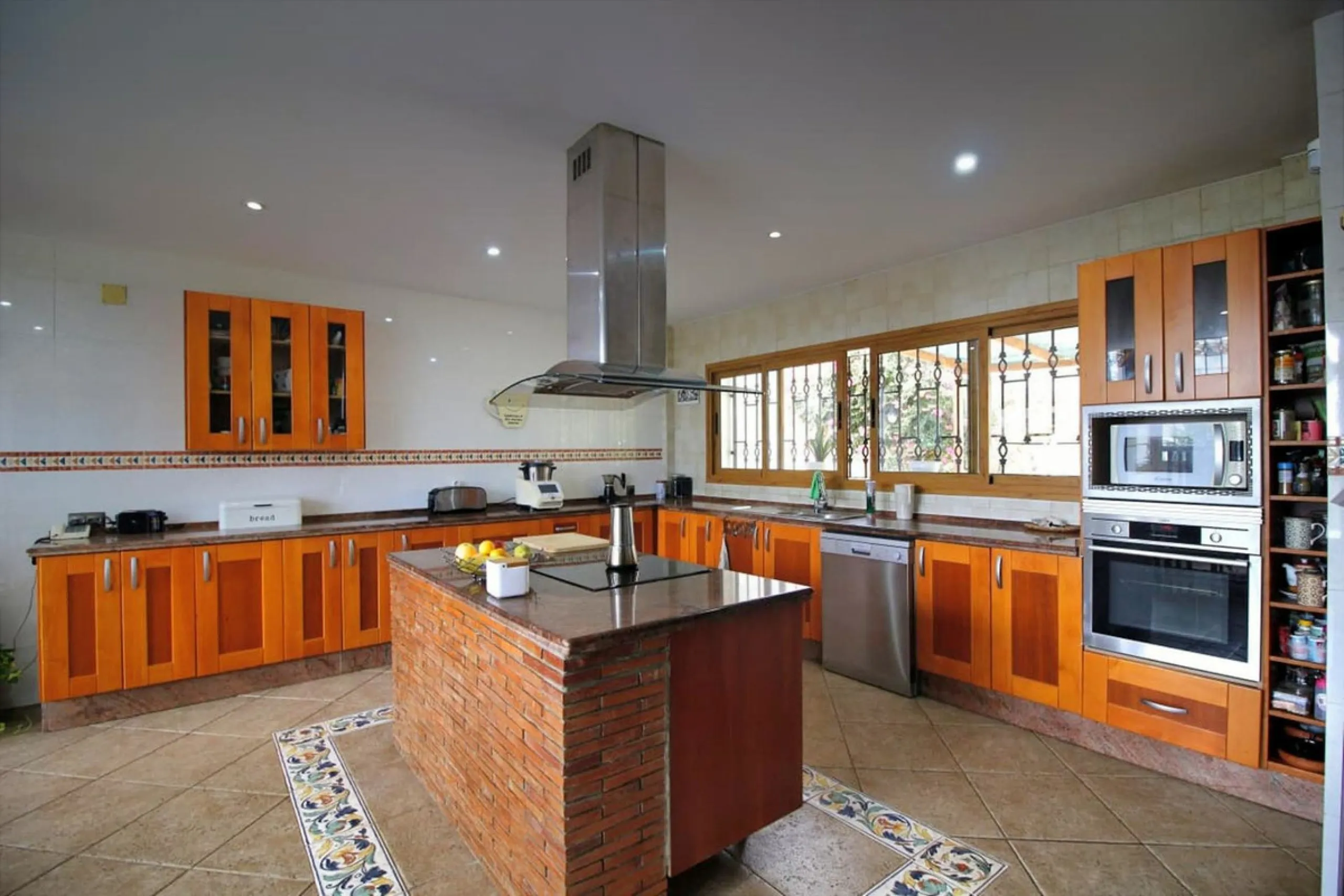 Exclusive Villa with Panoramic Views in Benalmádena