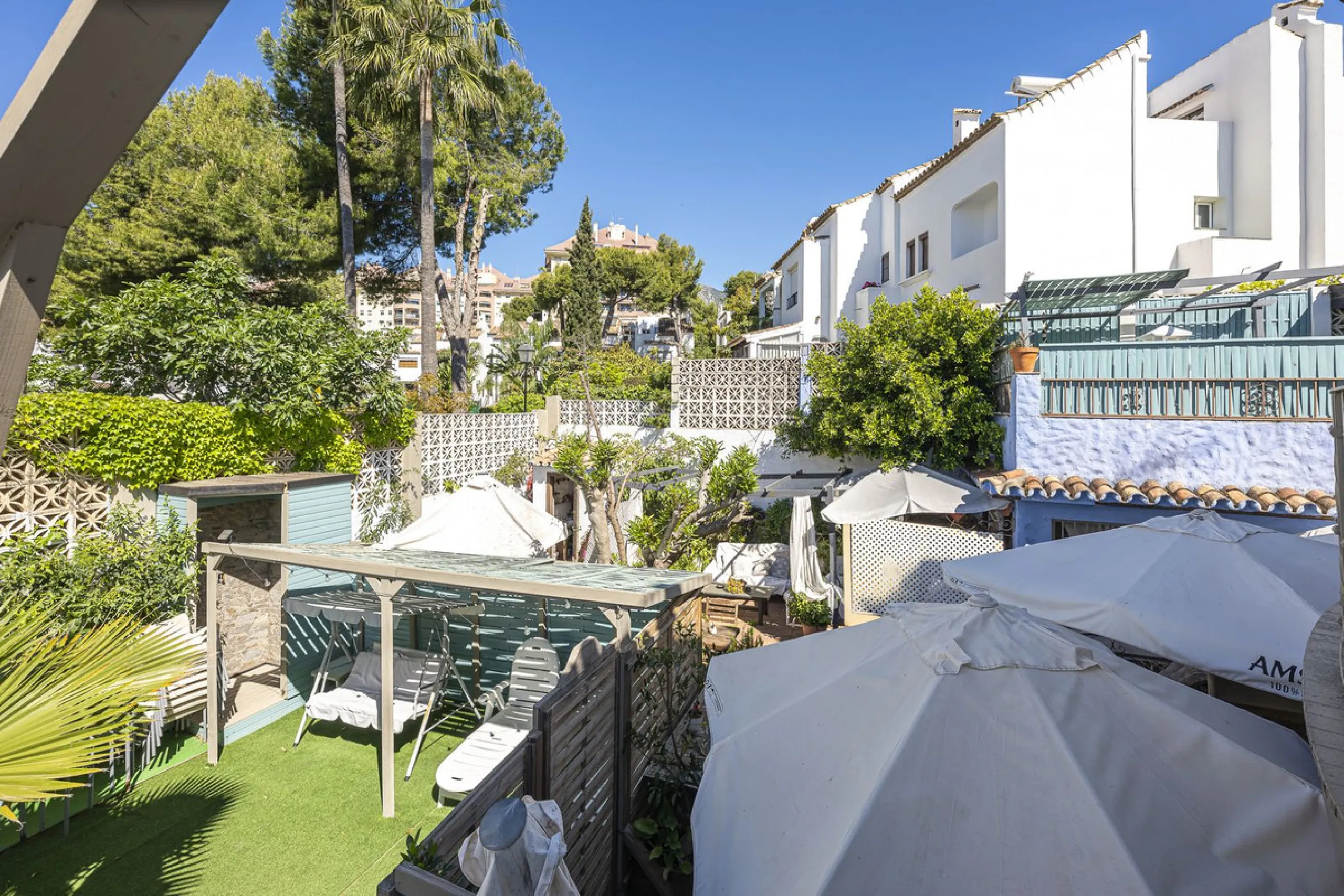 House - Detached Villa в продаже в Marbella, Málaga. В доме 12 спален и 12 ванных комнат. Площадь дома 500 м². Площадь участка 728 м²