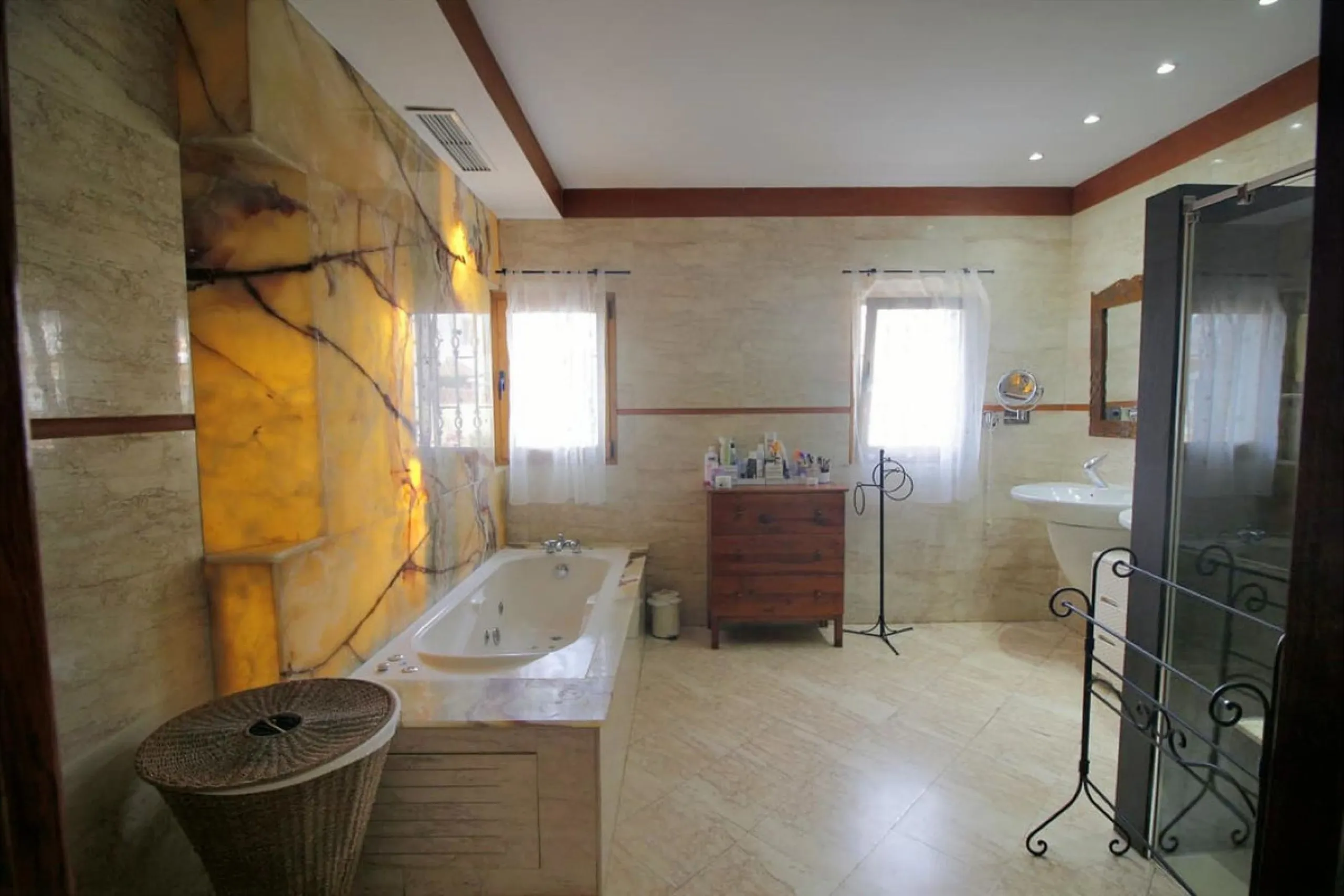 Exclusive Villa with Panoramic Views in Benalmádena