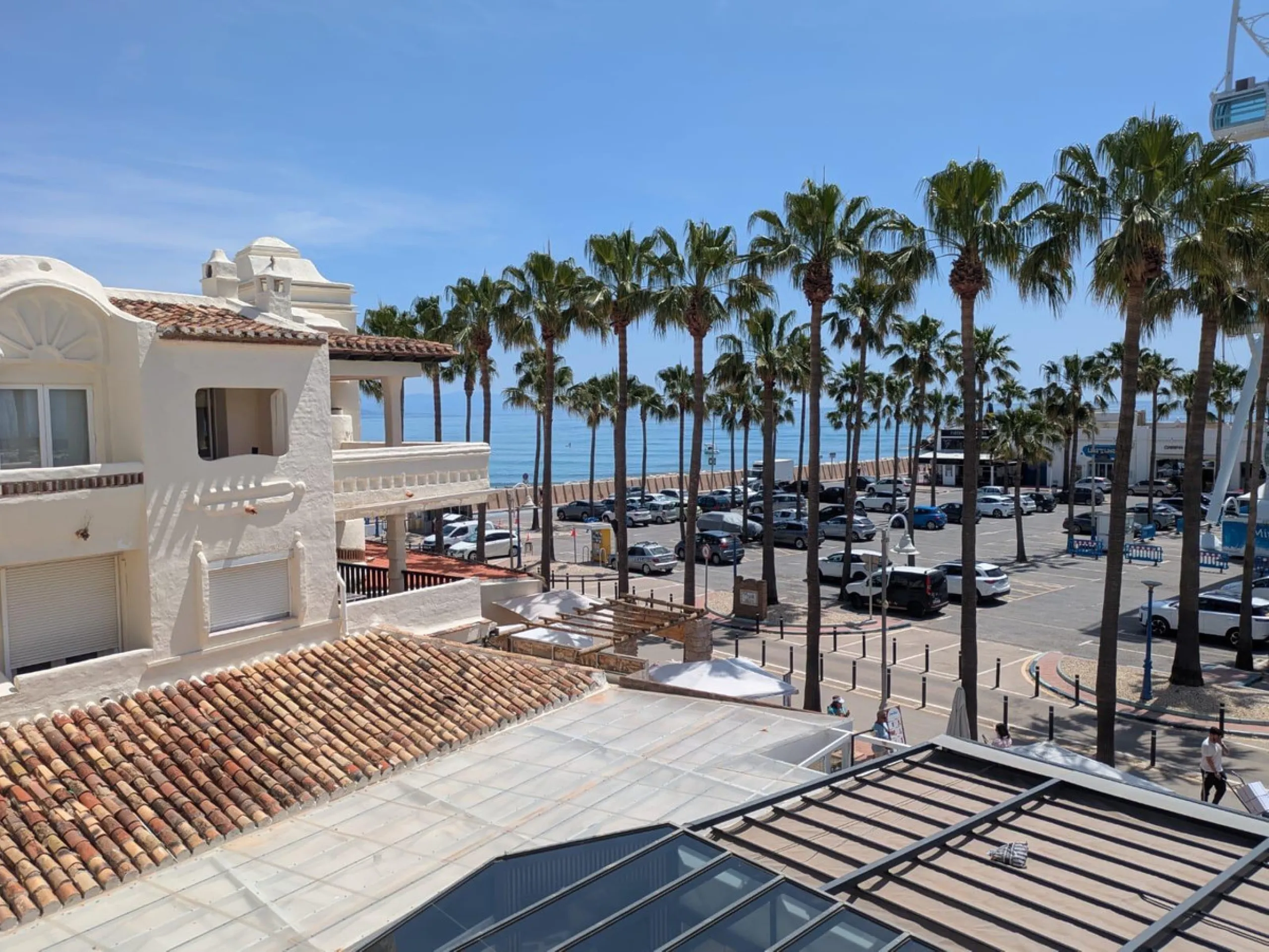 Beautiful penthouse in the popular Puerto Marina, wonderful location overlooking the marina with boats. The property consists of two bedrooms, two bathrooms, kitchen and living room connected to a spacious terrace with room for chairs and tables so you ca