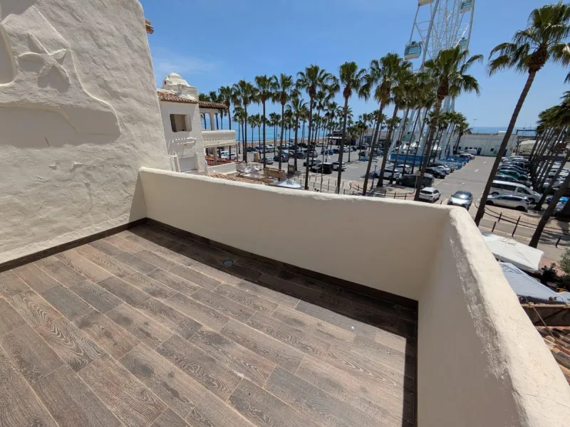 Beautiful penthouse in the popular Puerto Marina, wonderful location overlooking the marina with boats. The property consists of two bedrooms, two bathrooms, kitchen and living room connected to a spacious terrace with room for chairs and tables so you ca