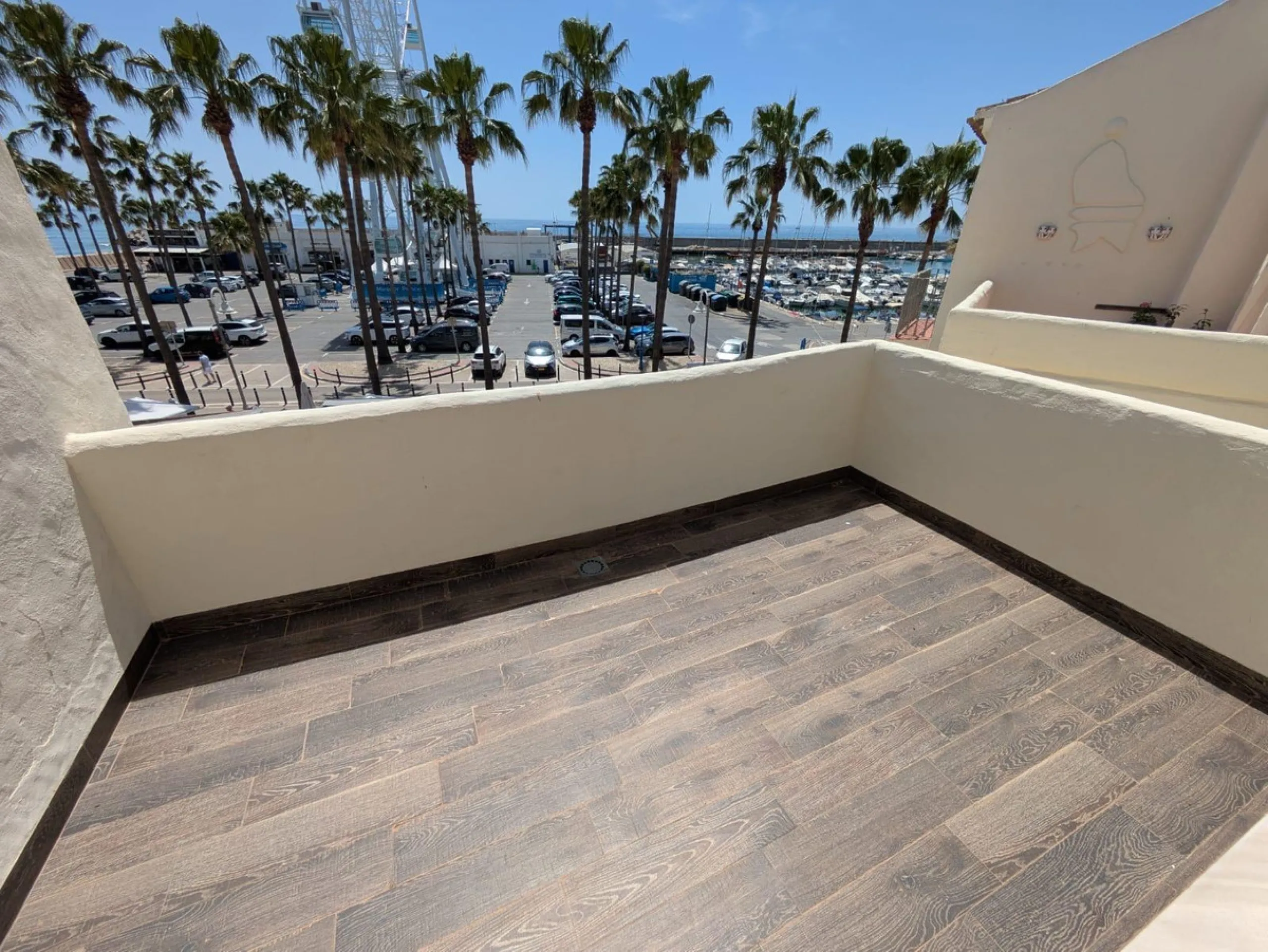 Beautiful penthouse in the popular Puerto Marina, wonderful location overlooking the marina with boats. The property consists of two bedrooms, two bathrooms, kitchen and living room connected to a spacious terrace with room for chairs and tables so you ca