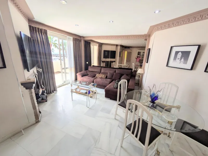 Beautiful penthouse in the popular Puerto Marina, wonderful location overlooking the marina with boats. The property consists of two bedrooms, two bathrooms, kitchen and living room connected to a spacious terrace with room for chairs and tables so you ca