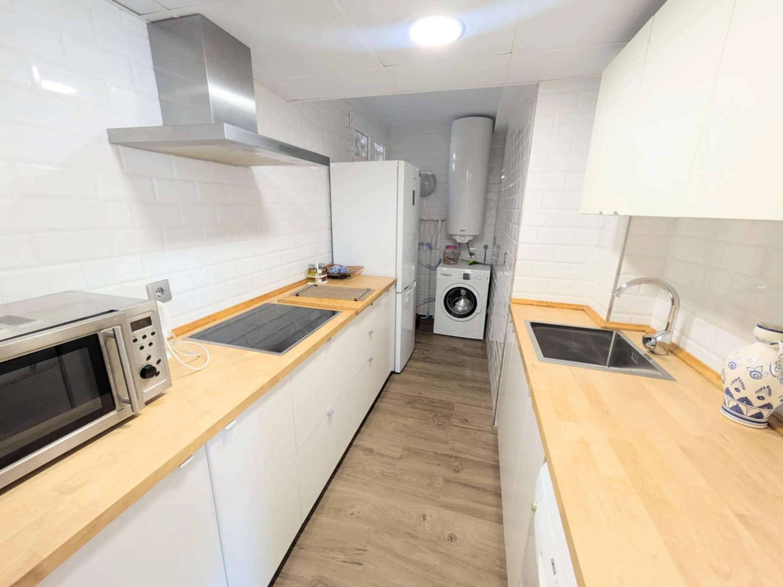 Beautiful penthouse in the popular Puerto Marina, wonderful location overlooking the marina with boats. The property consists of two bedrooms, two bathrooms, kitchen and living room connected to a spacious terrace with room for chairs and tables so you ca