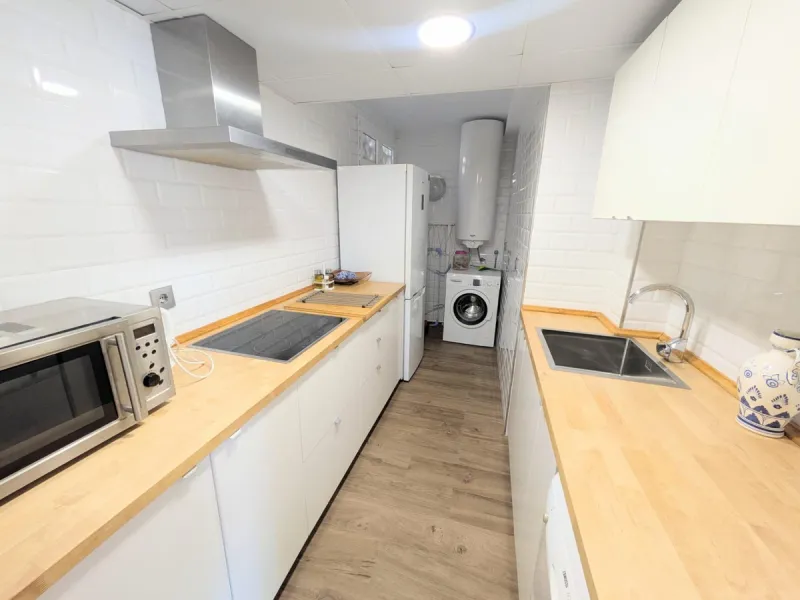 Beautiful penthouse in the popular Puerto Marina, wonderful location overlooking the marina with boats. The property consists of two bedrooms, two bathrooms, kitchen and living room connected to a spacious terrace with room for chairs and tables so you ca