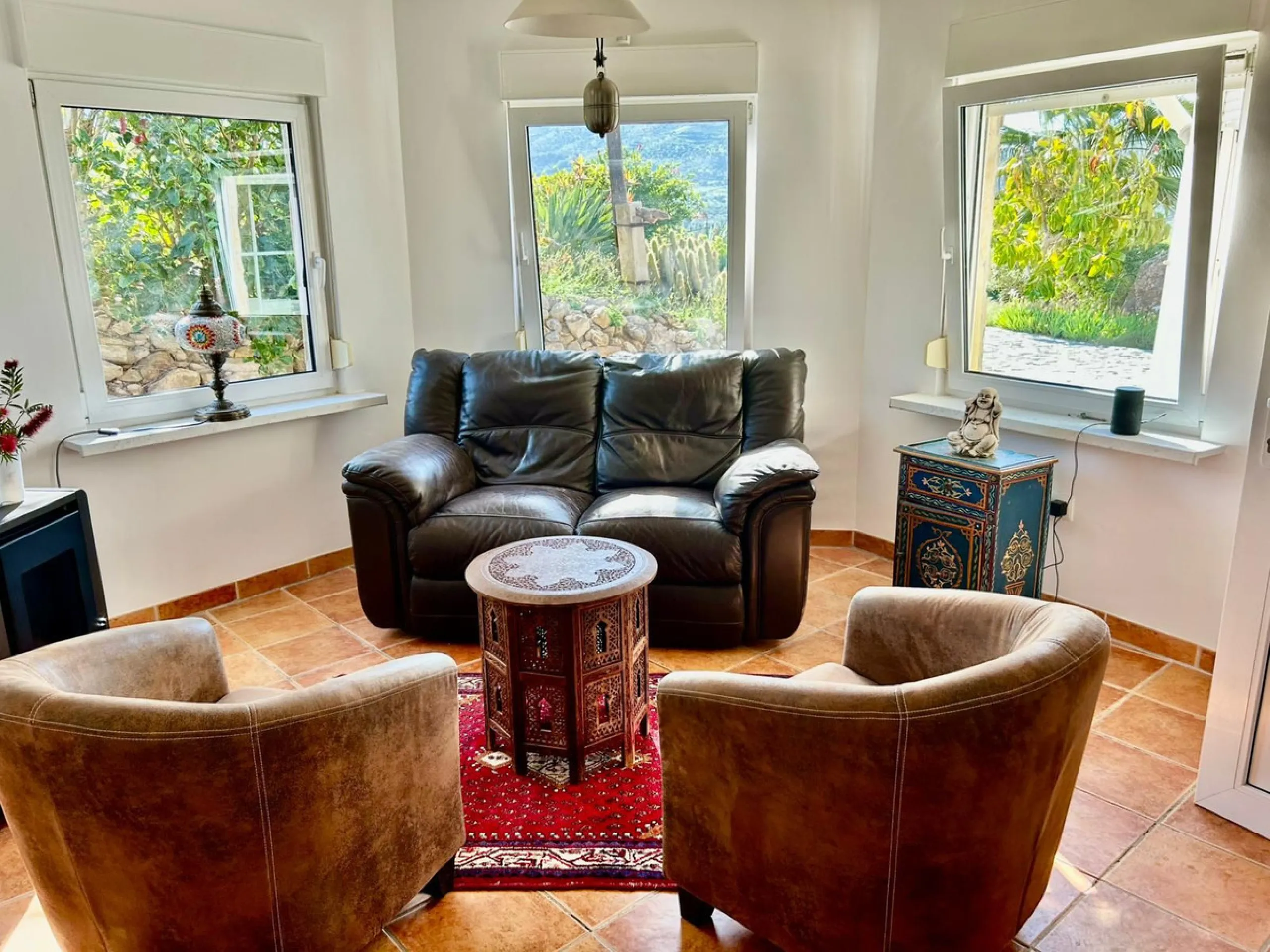 In a setting of peace and nature, just five minutes from all essential services, lies this charming detached house built in 2008. Spread across a single floor with 157 m², the home combines comfort and warmth in every corner.