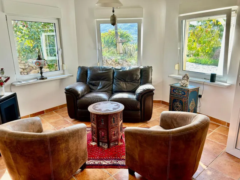 In a setting of peace and nature, just five minutes from all essential services, lies this charming detached house built in 2008. Spread across a single floor with 157 m², the home combines comfort and warmth in every corner.