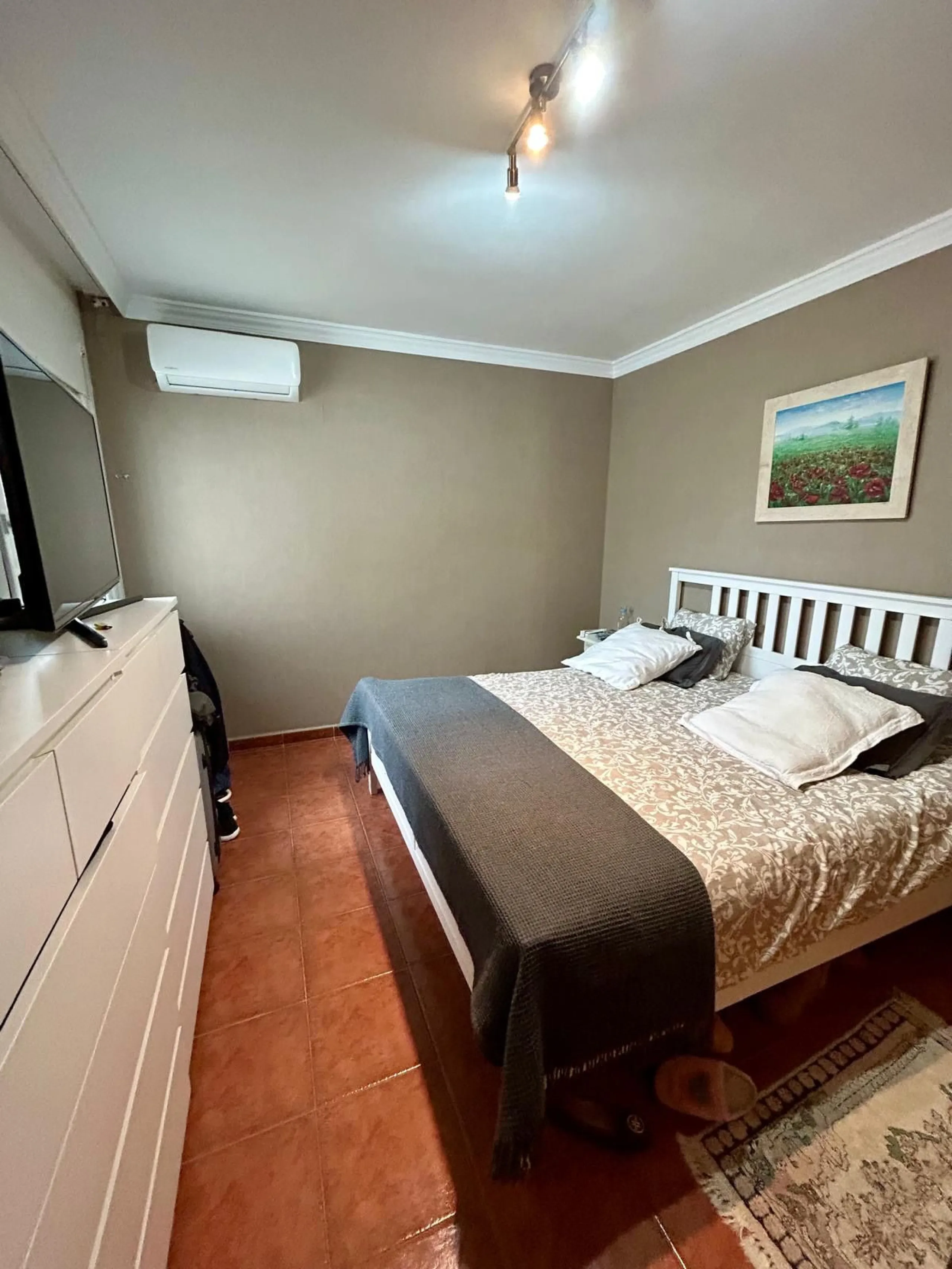 In a setting of peace and nature, just five minutes from all essential services, lies this charming detached house built in 2008. Spread across a single floor with 157 m², the home combines comfort and warmth in every corner.